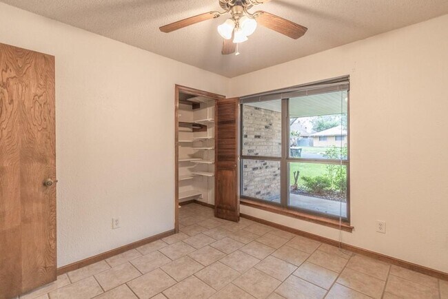 Building Photo - 11101 Froke Cedar Trail