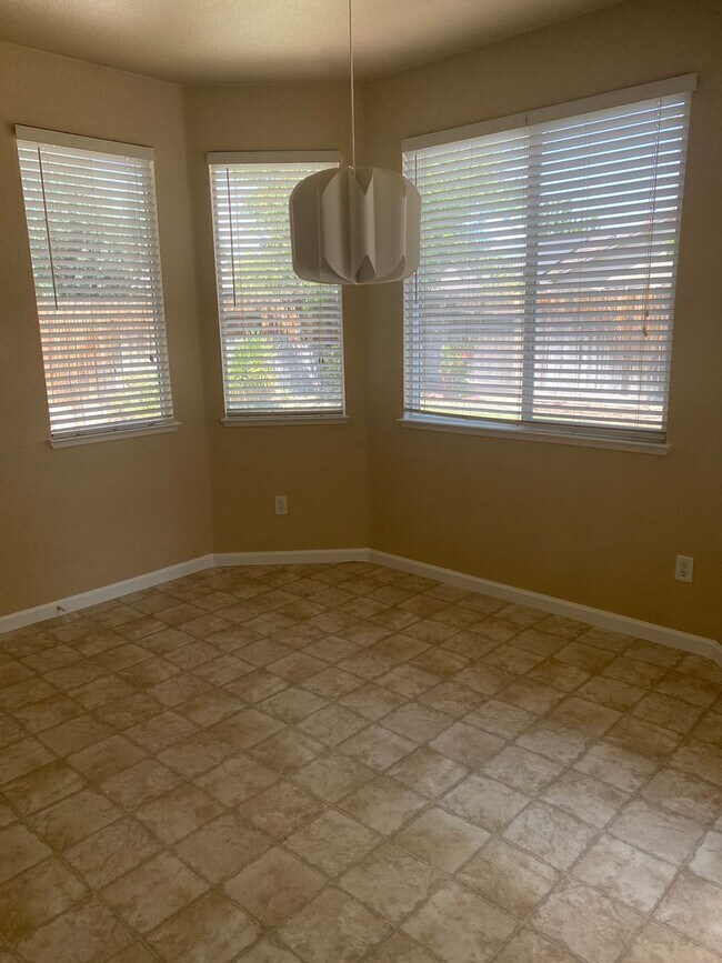 Building Photo - Single Story Home in South Reno