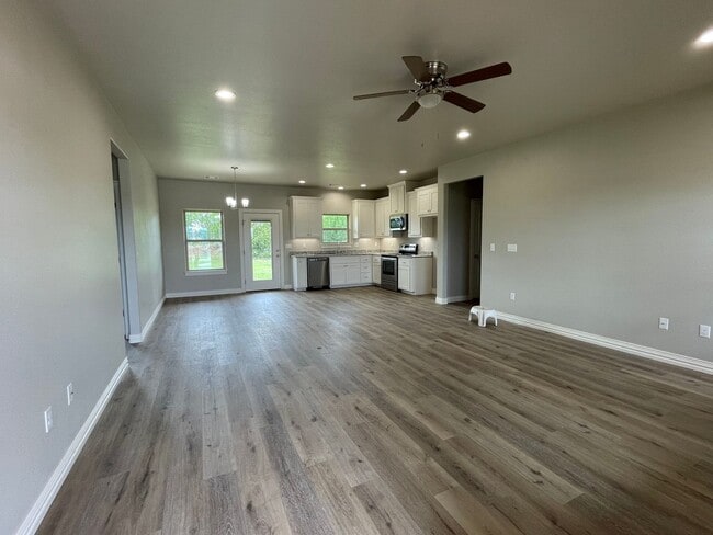 Building Photo - Cozy 3 bed, 2 bath close to Choctaw Casino