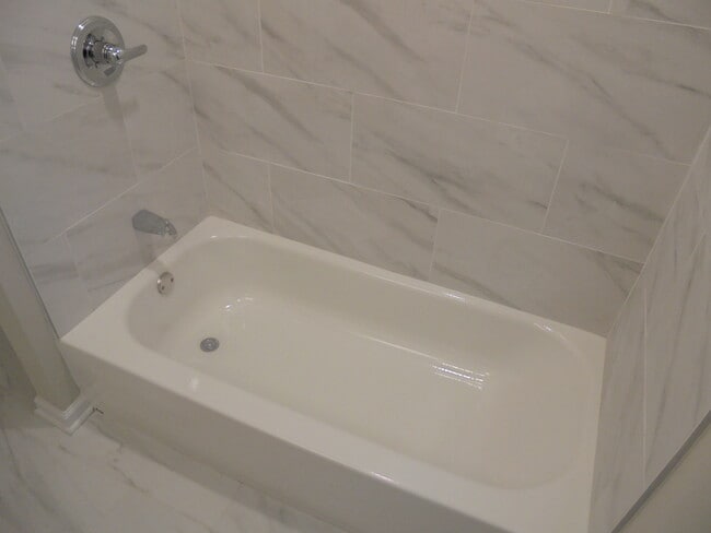 Building Photo - 1808 W Ridgeland Ave