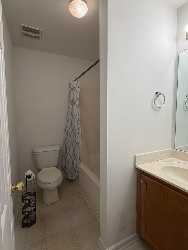 Building Photo - Spacious 4-Bedroom Rental Home with Garage