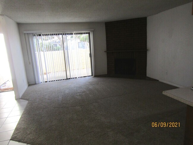 Building Photo - Centrally Located Large Two Story Condo wi...