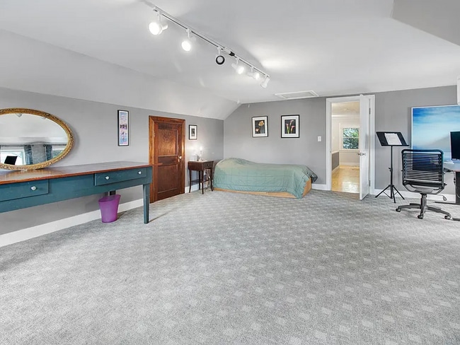 Building Photo - 14 Bellegarde Ave