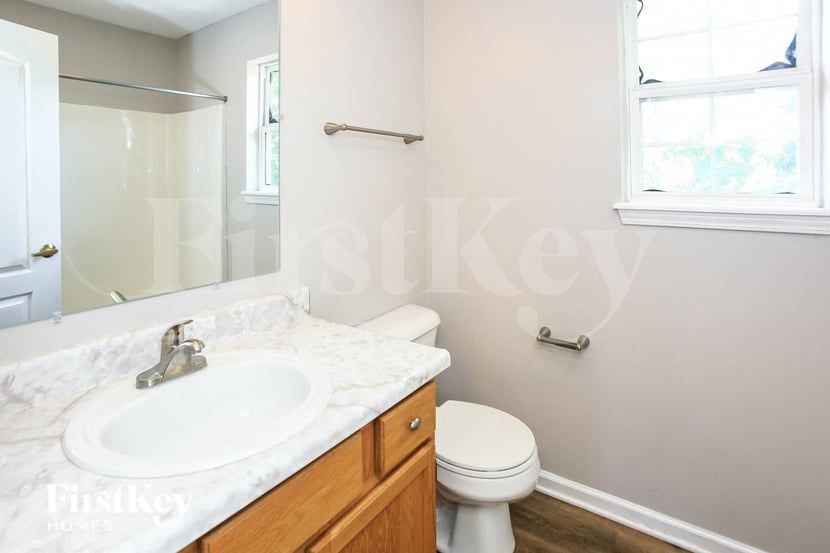 Building Photo - 740 Speedway Woods Dr