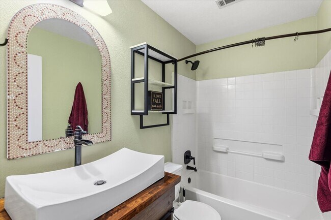 Building Photo - 208 Rock Hound Ln