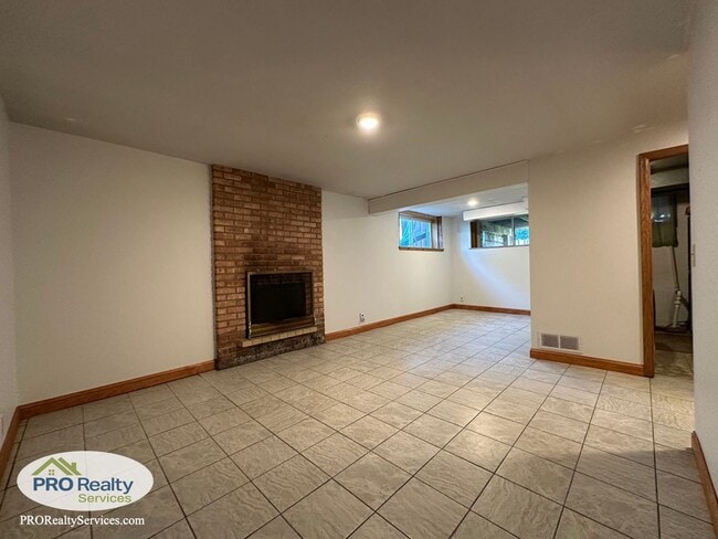 Building Photo - 3 Bedroom Home in Crystal