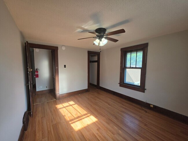 Building Photo - Kent 3 bedroom 1 bath Single Family Home