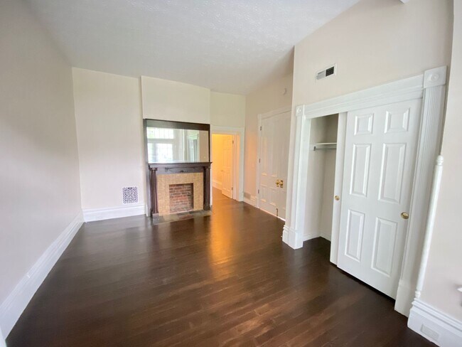Building Photo - 877 Dennison Ave