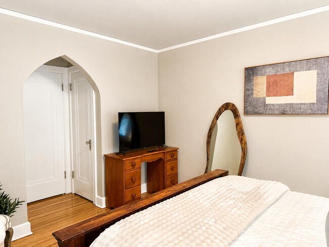 Building Photo - 123 S 53rd St