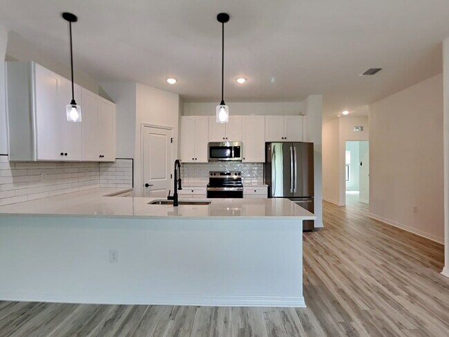 Building Photo - 4214 Santa Barbara Blvd