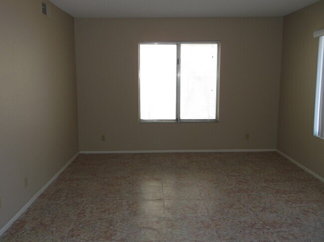 Building Photo - 7245 Great Oak Ave