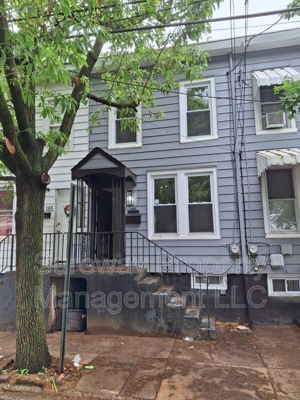 Primary Photo - 183 Washington St