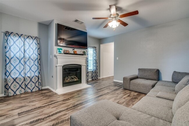 Building Photo - 2724 Pease Dr