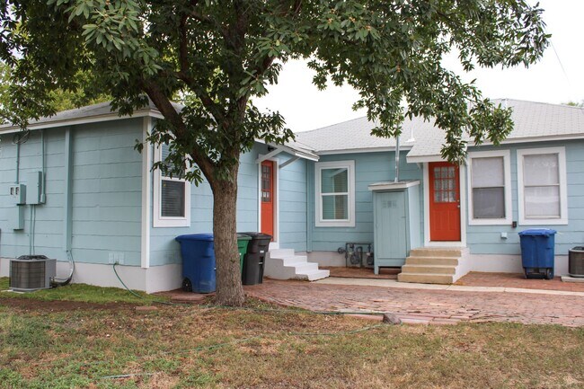 Building Photo - OLMOS PARK TERRACE DUPLEX