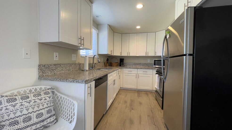 Building Photo - 6707 Palo Verde Ave