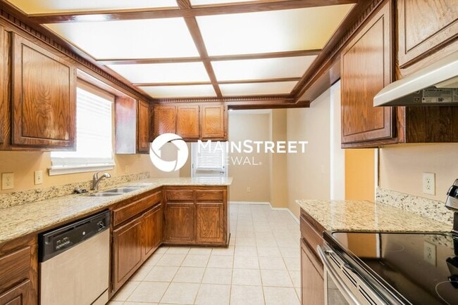 Building Photo - 3 Bedroom Pet-Friendly Home in Oklahoma City, OK with Main Street Renewal