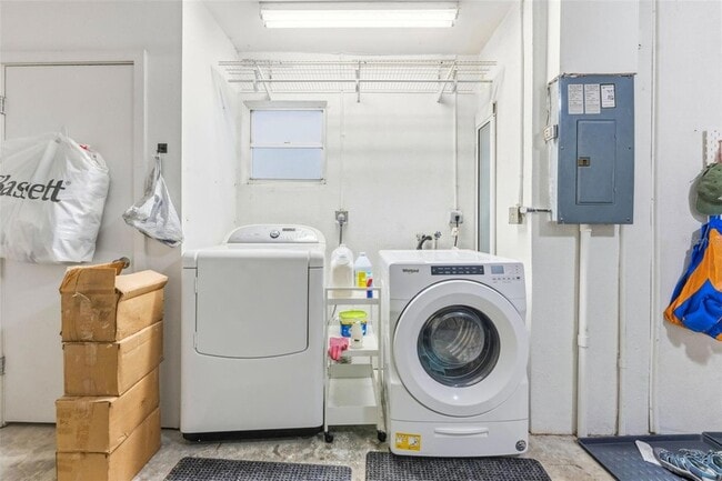 Building Photo - 2979 W Knights Ave