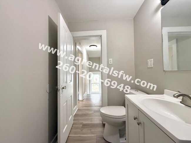 Building Photo - 3 Bedroom House