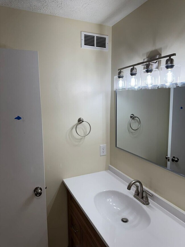 Building Photo - 102-4 Turtle Creek Road