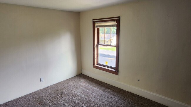 Building Photo - Single Family Three Bedroom Home in Salama...