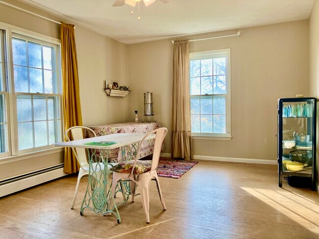 Building Photo - 250 Edgewood Dr