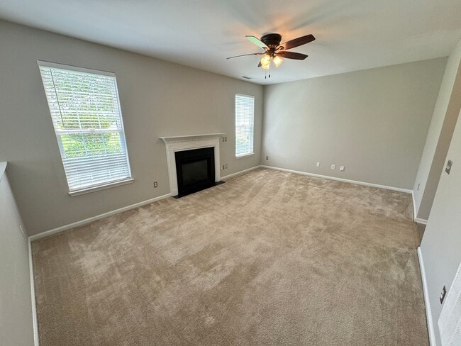 Building Photo - Stunning 3BR/2.5BA w/ Upgrades & Pool Access