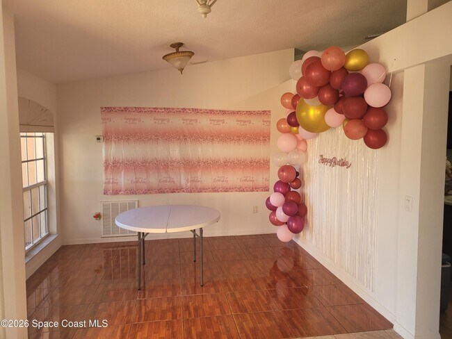 Building Photo - 231 Alcantarra St NW