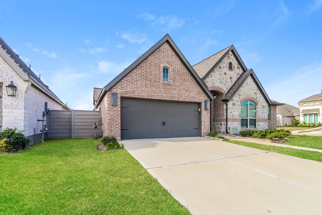 Building Photo - Elegant 4-Bedroom Home