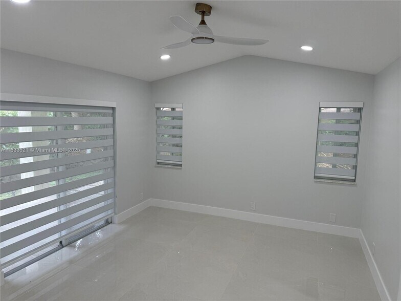 Building Photo - 1560 Canary Island Dr