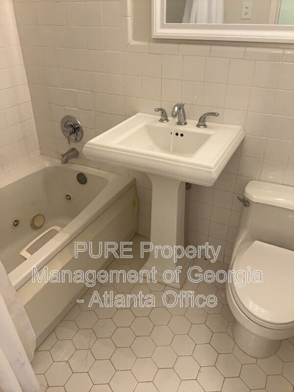 Building Photo - 215 Piedmont Ave NE