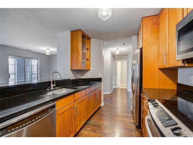 Primary Photo - Beautiful 2 Bed / 2 Bath With Fantastic Am...