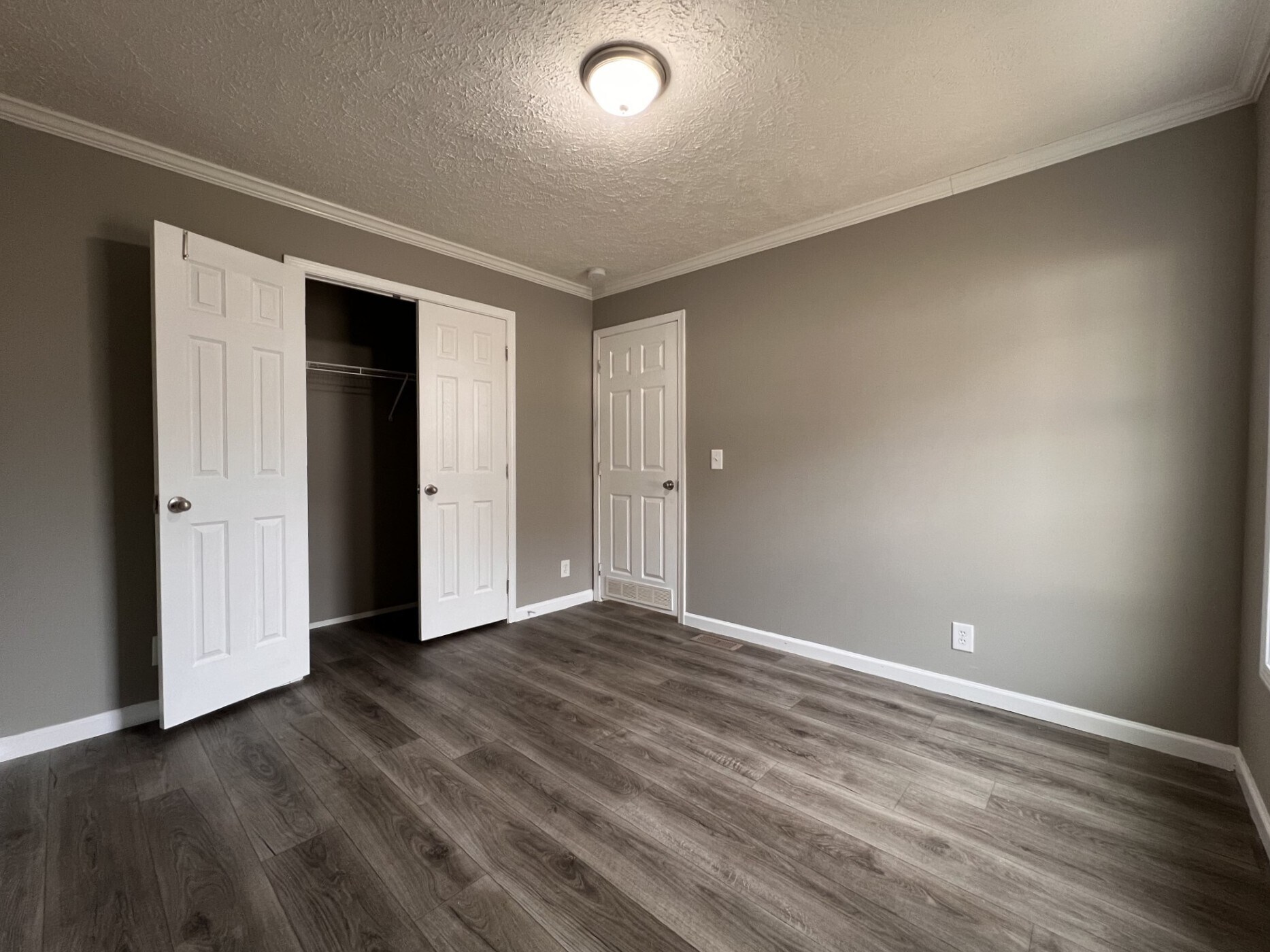 Building Photo - 211 Hickory Ct