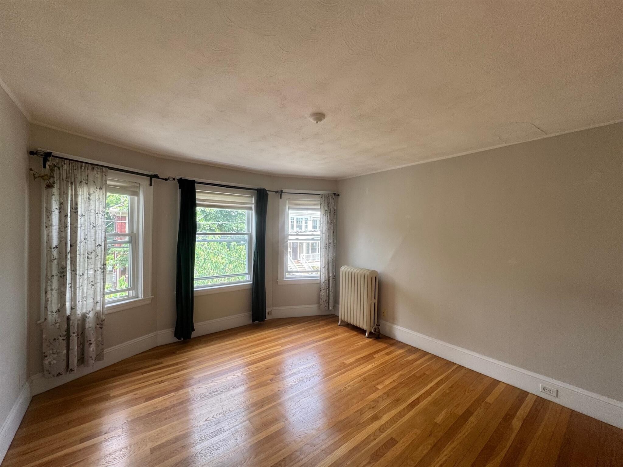 Building Photo - 48 Standish St