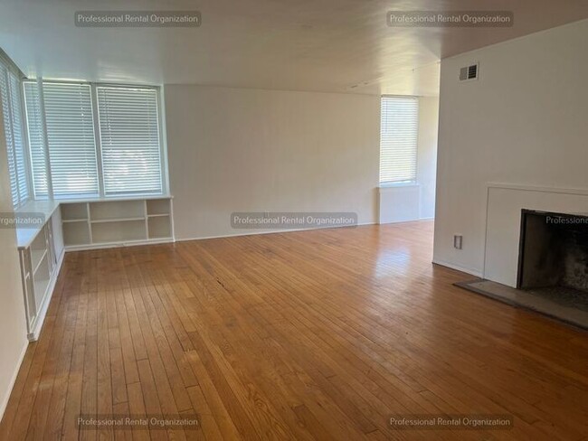 Building Photo - Large Historical Mare Island Duplex Unit