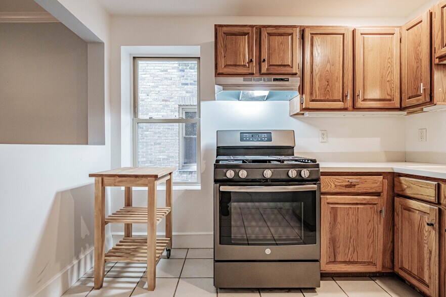 Building Photo - 197 Pine St