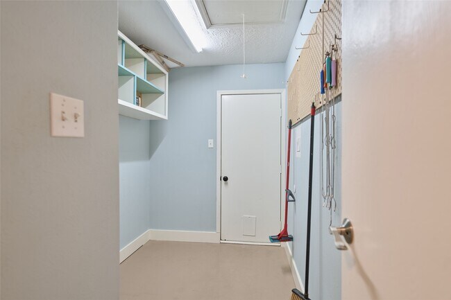 Building Photo - 5 N White Pebble Ct