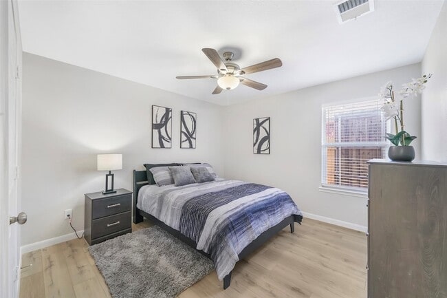 Building Photo - 2608 Glenhaven Dr