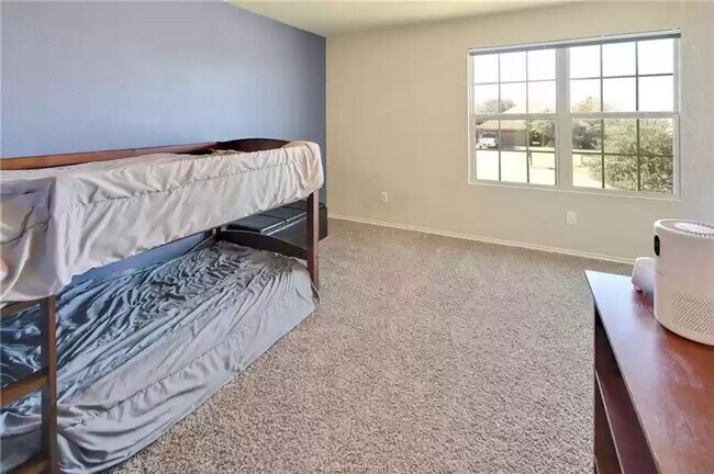 Building Photo - AVAILABLE AUGUST 2026 - Beautiful 3/2.5 Home in South College Station!