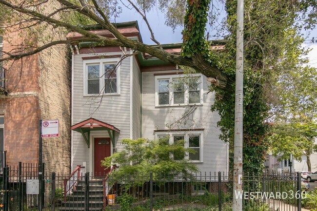 Building Photo - 1834 W Augusta Blvd
