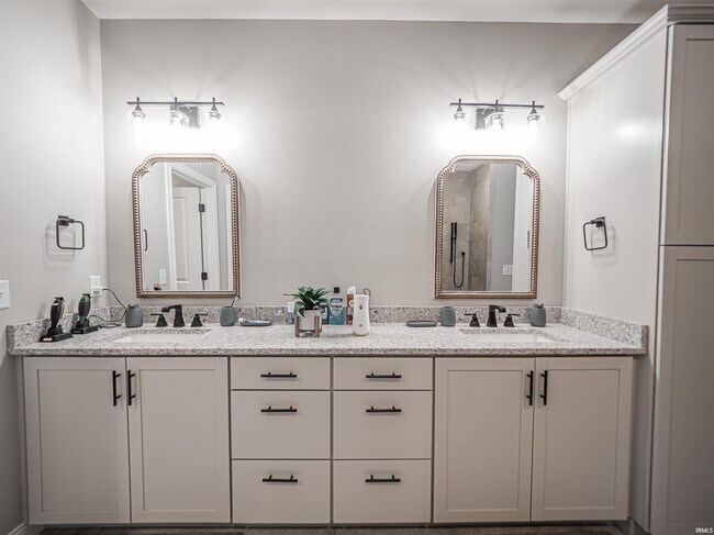 Building Photo - 3593 Sand Dr