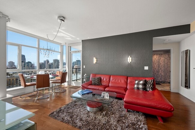 Primary Photo - West Facing Downtown Condo for Rent!