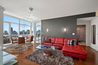 Building Photo - West Facing Downtown Condo for Rent!