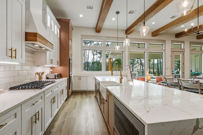 Building Photo - 21359 Monarch Dr