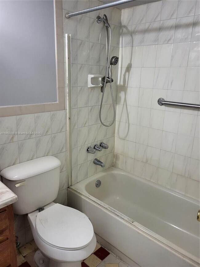 Building Photo - 1322 W 44th St