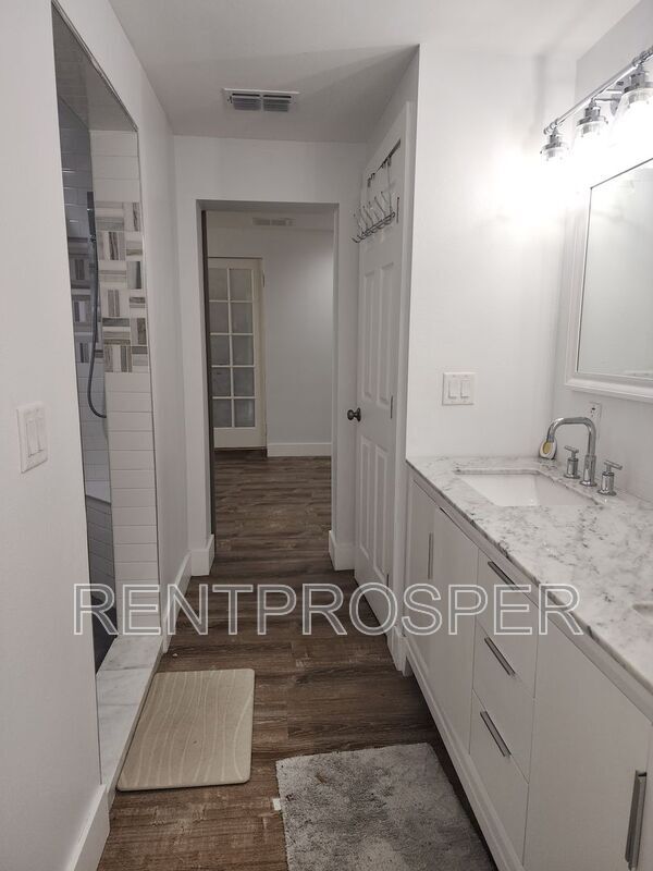 Building Photo - 1130 W Lake Brantley Rd