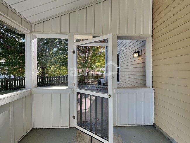 Building Photo - 6102 Lighted Way Ln