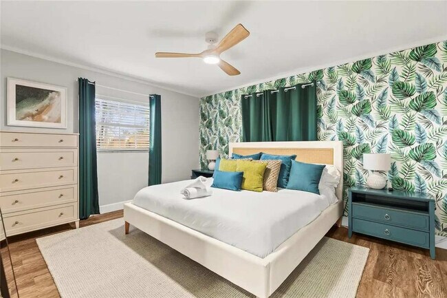 Building Photo - 1596 Idle Dr NE