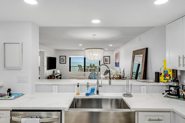 Building Photo - 1465 Jimmy Buffett Mem Hwy