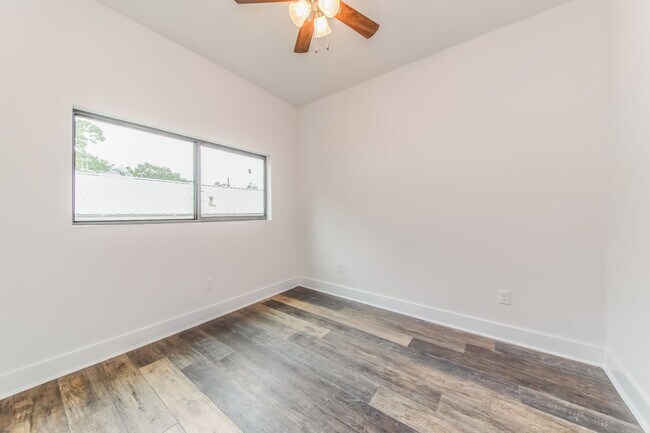 Building Photo - FOR RENT in LAFAYETTE!