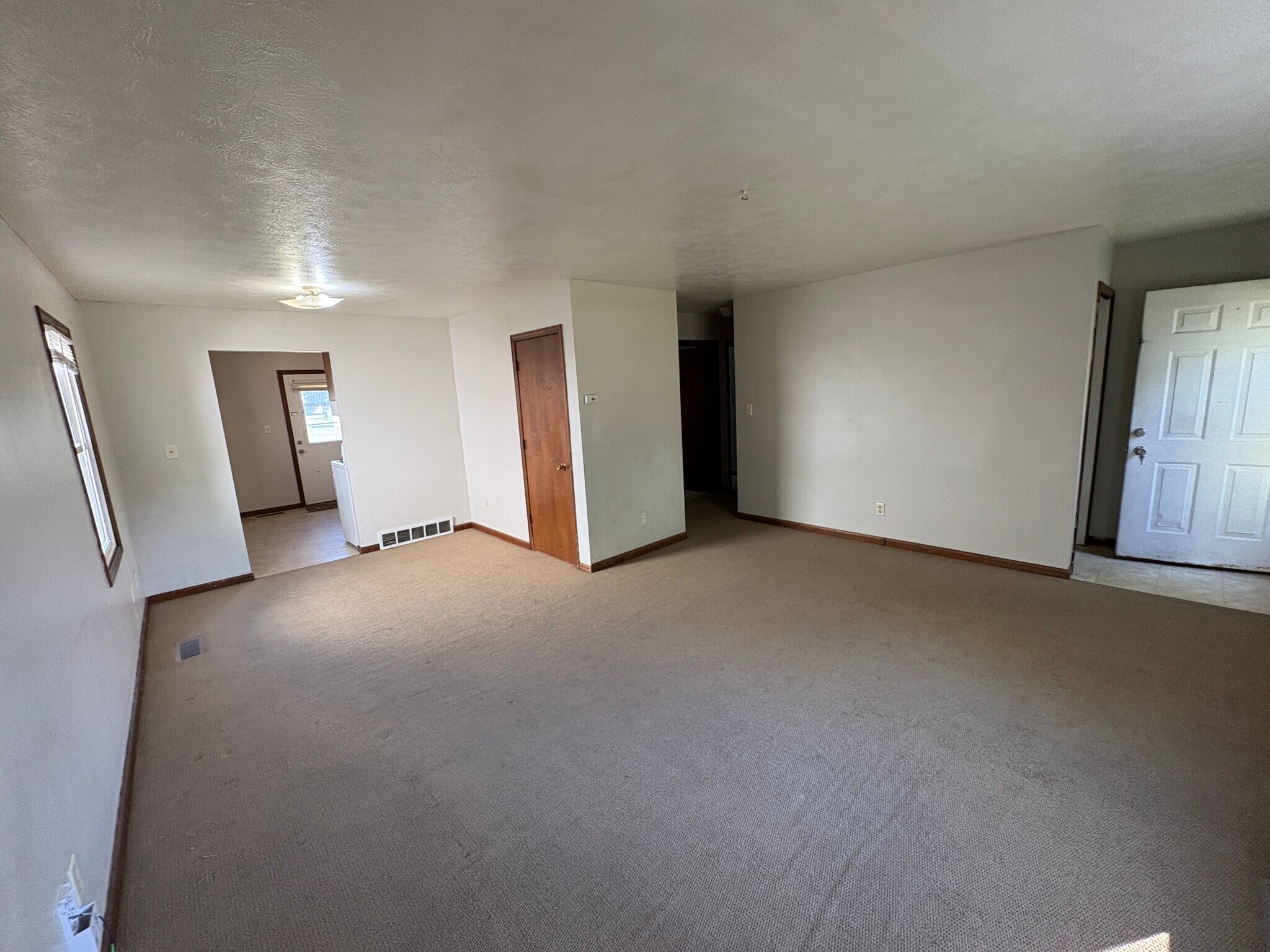 Building Photo - 418 S Silverwood Ln